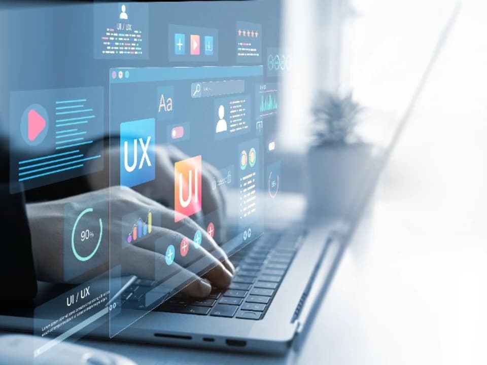 UI und UX Design am Laptop – Webdesign mit klarer Nutzerführung